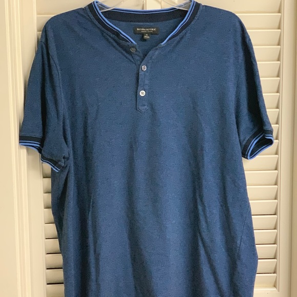 Banana Republic Luxury Touch Navy crew cut short sleeve large